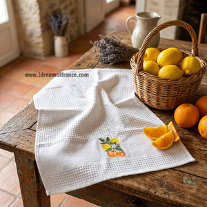 French kitchen towel - Waffle-weave - Embroidered - Lemons & oranges white | Cotton Blanc - Lifestyle