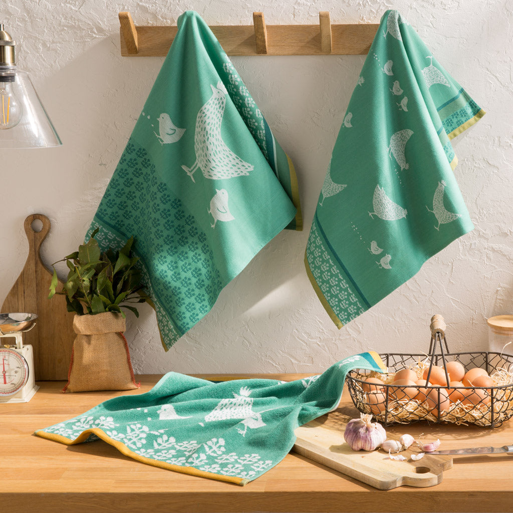 https://www.idreamoffrance.com/cdn/shop/files/coucke-french-cotton-terry-dish-hand-towel-jacquard-chicks-poule-chicken-poulette-lifestyle-sq_2000x.jpg?v=1694640885