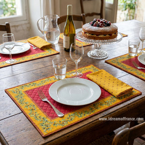 French Provencal placemat - Quilted cotton - Reversible - Calisson red | Tissus Toselli